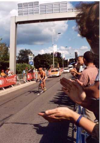 Applause for 'lanterne rouge'